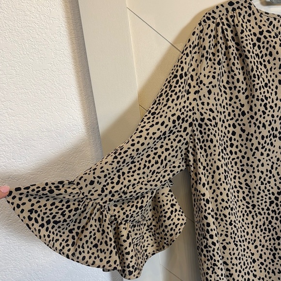 Umgee Women's Leopard print Ruffle Sleeve Top - Picture 5 of 9